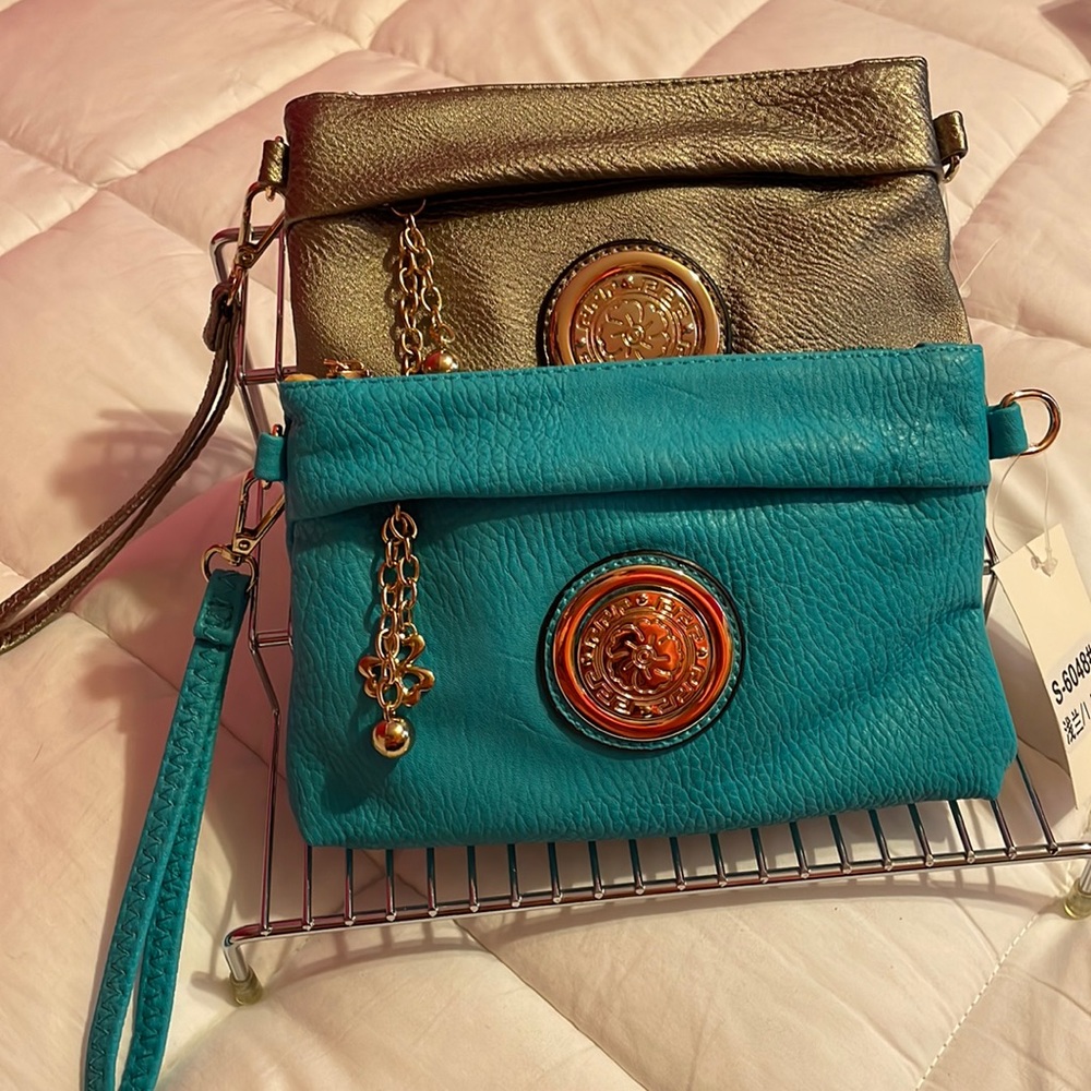 Unbranded / Set of two clutches/ Silver and blue-Teal / Shoulder straps inside